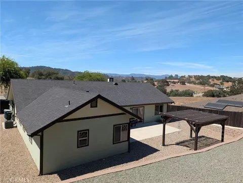 Exterior - 2225 Holly Dr, Paso Robles, CA 93446 photo 3 of 14