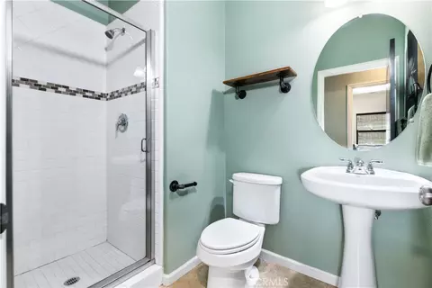 Bath - 2225 Holly Dr, Paso Robles, CA 93446 photo 2 of 6