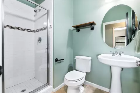 Bath - 2225 Holly Dr, Paso Robles, CA 93446 photo 2 of 6