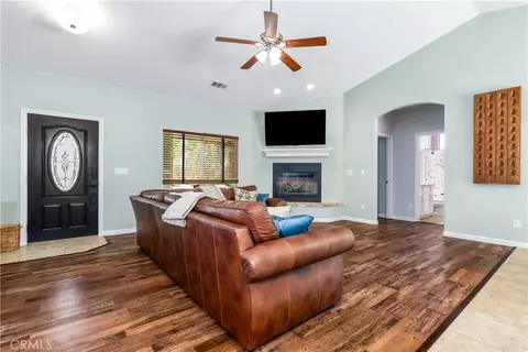 Living - 2225 Holly Dr, Paso Robles, CA 93446 photo 1 of 2
