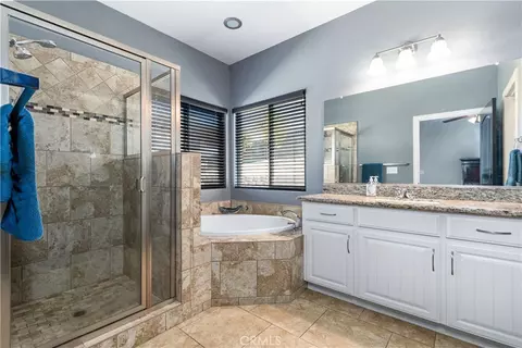 Bath - 2225 Holly Dr, Paso Robles, CA 93446 photo 3 of 6
