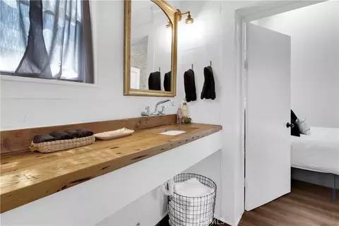 Bath - 2230 Spring St, Paso Robles, CA 93446 photo 2 of 3