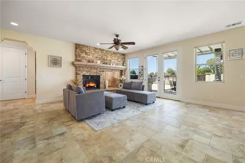 Living - 329 Cool Vly, Paso Robles, CA 93446 photo 2 of 2