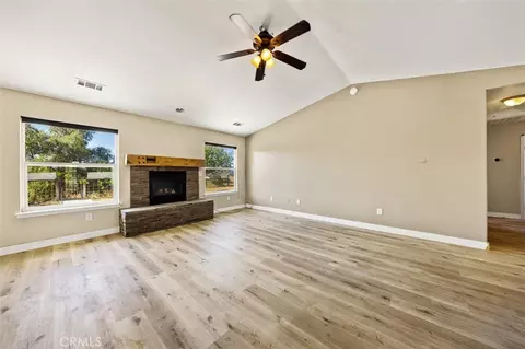 Living - 5950 Forked Horn Pl, Paso Robles, CA 93446 photo 5 of 7