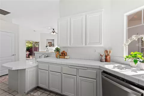 Kitchen - 1214 Shadow Mdw, Paso Robles, CA 93446 photo 4 of 4
