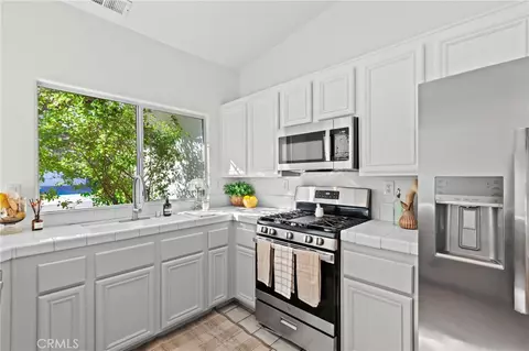 Kitchen - 1214 Shadow Mdw, Paso Robles, CA 93446 photo 3 of 4