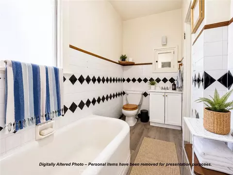 Bath - 1434 Pine St, Paso Robles, CA 93446 photo 2 of 3