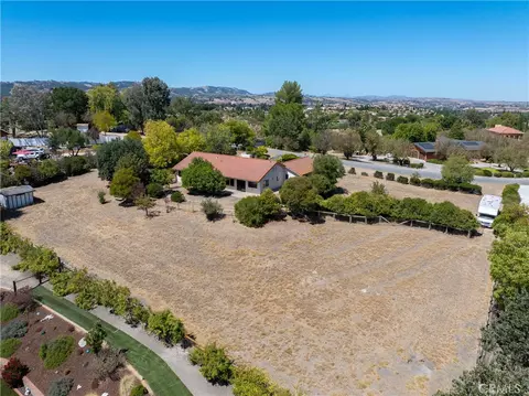 View/Area - 920 Walnut, Paso Robles, CA 93446 photo 3 of 8