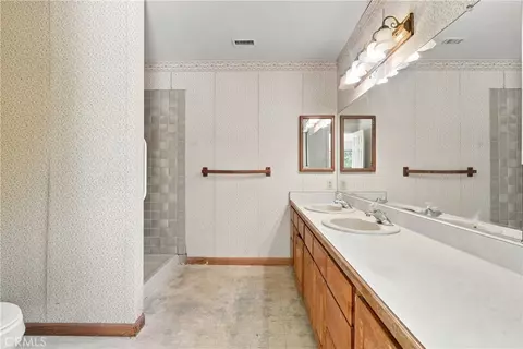 Bath - 920 Walnut, Paso Robles, CA 93446 photo 3 of 4