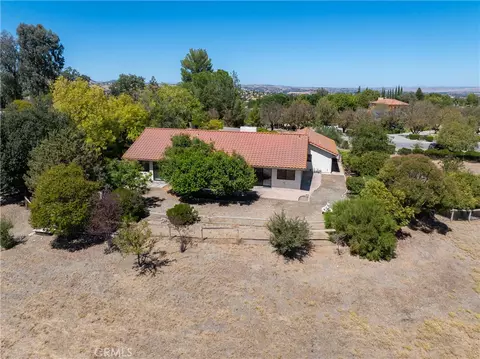 Exterior - 920 Walnut, Paso Robles, CA 93446 photo 4 of 12