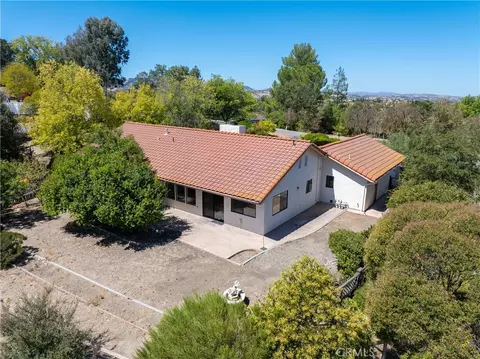 Exterior - 920 Walnut, Paso Robles, CA 93446 photo 5 of 12