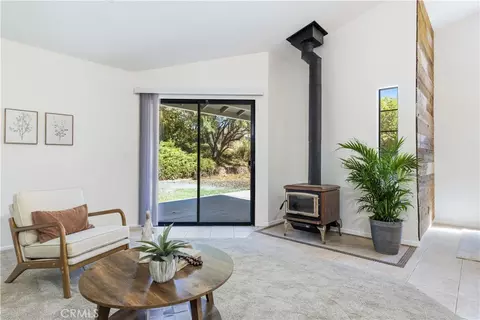 Living - 434 Cherokee Ct, Paso Robles, CA 93446 photo 2 of 2