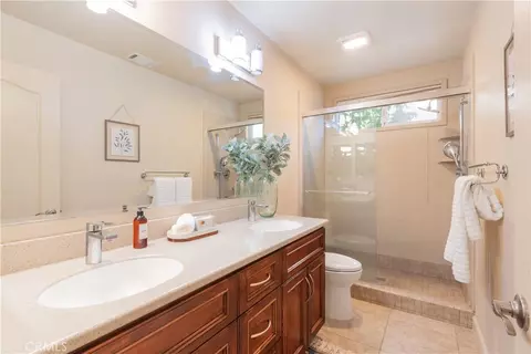 Bath - 909 Saint Ann, Paso Robles, CA 93446 photo 1 of 2