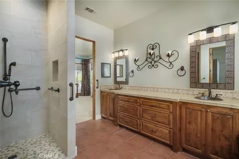 Bath - 155 Via Del Salinas, Paso Robles, CA 93446 photo 2 of 5
