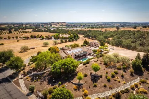View/Area - 155 Via Del Salinas, Paso Robles, CA 93446 photo 3 of 6