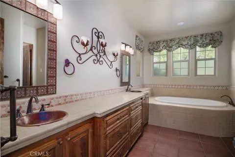 Bath - 155 Via Del Salinas, Paso Robles, CA 93446 photo 1 of 5