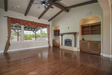Living - 155 Via Del Salinas, Paso Robles, CA 93446 photo 3 of 5