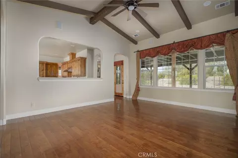 Living - 155 Via Del Salinas, Paso Robles, CA 93446 photo 2 of 5