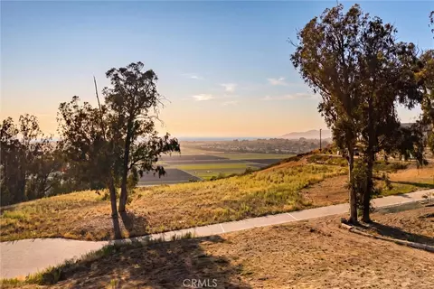 2 Castle Bluff Rd, Arroyo Grande, CA 93420