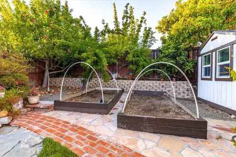 Exterior - 1090 Muscat Ct, Templeton, CA 93465 photo 7 of 10