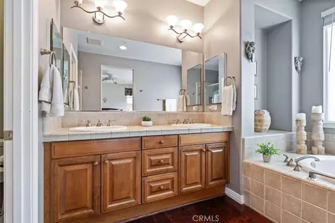 Bath - 1090 Muscat Ct, Templeton, CA 93465 photo 3 of 5