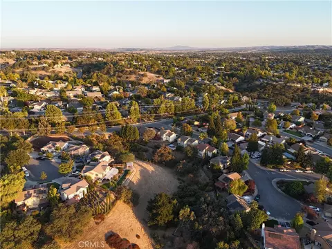 View/Area - 113 El Dorado Ct, Paso Robles, CA 93446 photo 6 of 7
