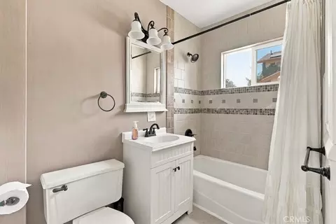 Bath - 125 Capitol Hl, Paso Robles, CA 93446 photo 1 of 1