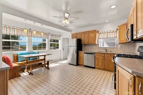 Kitchen - 125 Capitol Hl, Paso Robles, CA 93446 photo 3 of 4