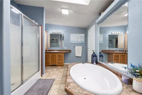Bath - 42100 Buckeye, Caliente, CA 93518 photo 1 of 4