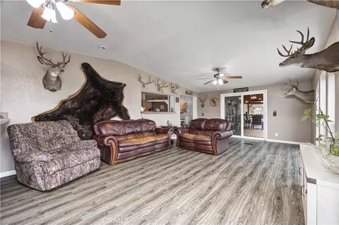Living - 42100 Buckeye, Caliente, CA 93518 photo 6 of 6