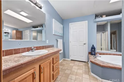 Bath - 42100 Buckeye, Caliente, CA 93518 photo 4 of 4