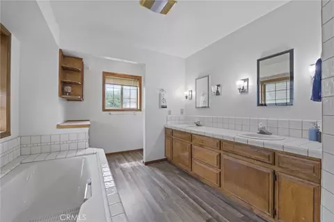 Bath - 3512 Mccray, Mountain Mesa, CA 93240 photo 2 of 5