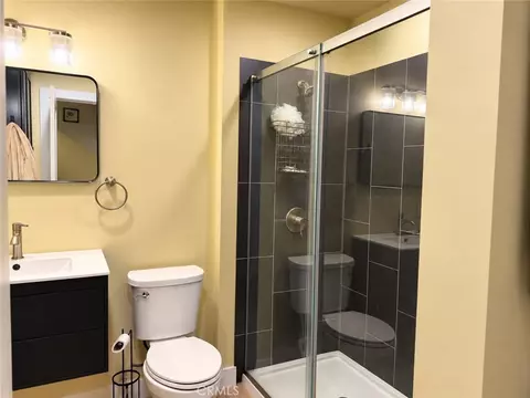 Bath - 528 Oak St, Paso Robles, CA 93446 photo 2 of 2