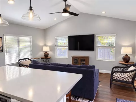 Living - 528 Oak St, Paso Robles, CA 93446 photo 2 of 6