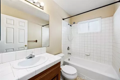 Bath - 1137 Woodhaven Ct, Paso Robles, CA 93446 photo 4 of 5