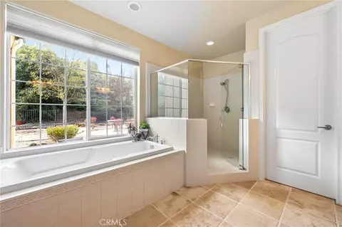 Bath - 953 Salida Del Sol, Paso Robles, CA 93446 photo 2 of 2