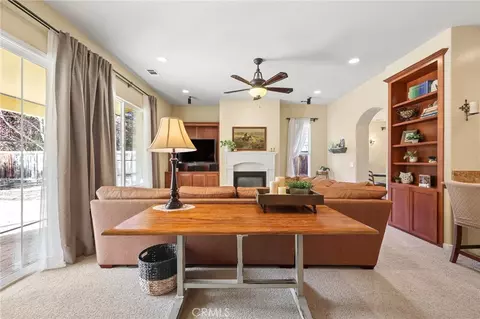 Living - 953 Salida Del Sol, Paso Robles, CA 93446 photo 3 of 5