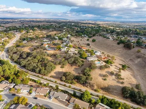 View/Area - 725 Renate Way, Paso Robles, CA 93446 photo 6 of 7