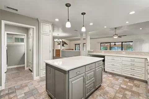 Kitchen - 725 Renate Way, Paso Robles, CA 93446 photo 4 of 6