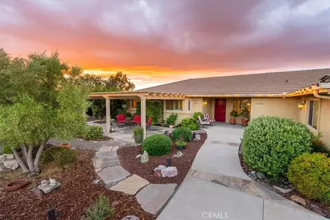 Exterior - 725 Renate Way, Paso Robles, CA 93446 photo 4 of 20