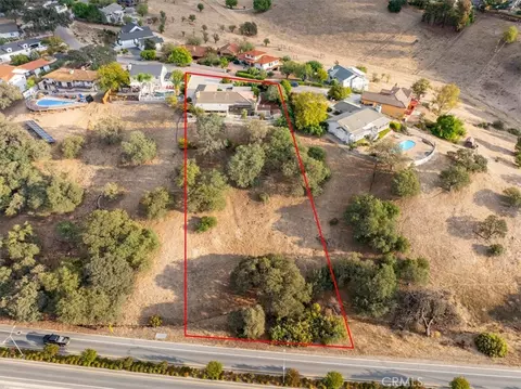 View/Area - 725 Renate Way, Paso Robles, CA 93446 photo 3 of 7