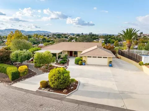 View/Area - 725 Renate Way, Paso Robles, CA 93446 photo 7 of 7