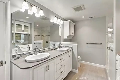 Bath - 725 Renate Way, Paso Robles, CA 93446 photo 1 of 4