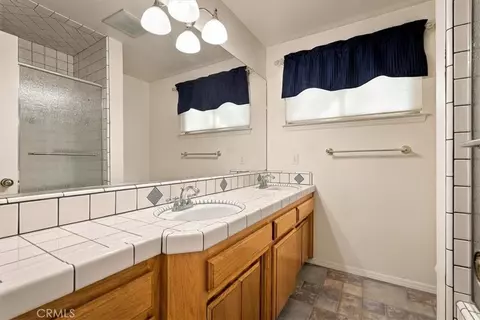 Bath - 725 Renate Way, Paso Robles, CA 93446 photo 4 of 4