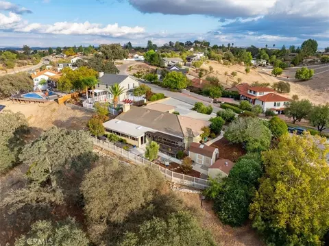 View/Area - 725 Renate Way, Paso Robles, CA 93446 photo 5 of 7