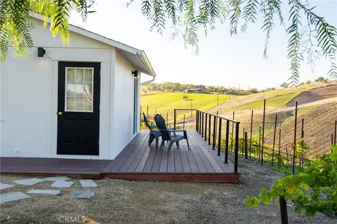 Exterior - 550 Villa Lots Rd, Paso Robles, CA 93446 photo 5 of 9