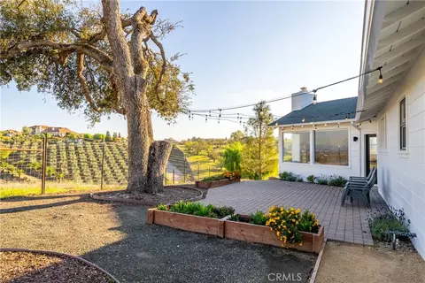 Exterior - 550 Villa Lots Rd, Paso Robles, CA 93446 photo 8 of 9