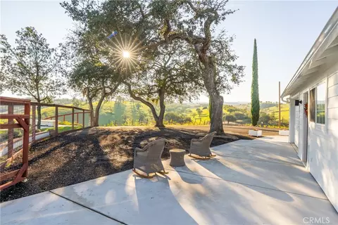 Exterior - 550 Villa Lots Rd, Paso Robles, CA 93446 photo 7 of 9