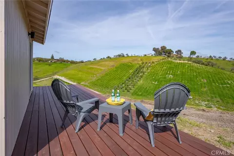 Exterior - 550 Villa Lots Rd, Paso Robles, CA 93446 photo 6 of 9