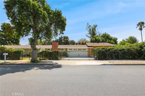 805 Towne St, Costa Mesa, CA 92627